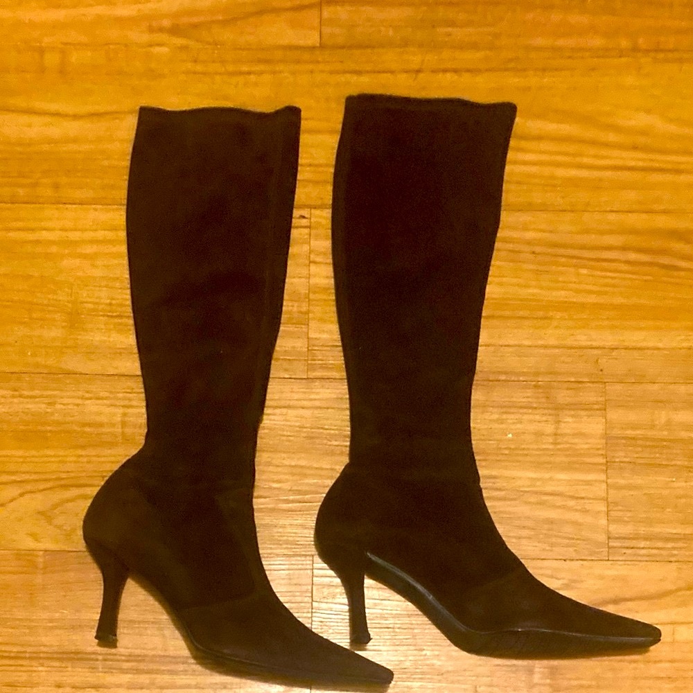 Elegant Stuart Weitzman Dark Brown Knee-High Women's Boot